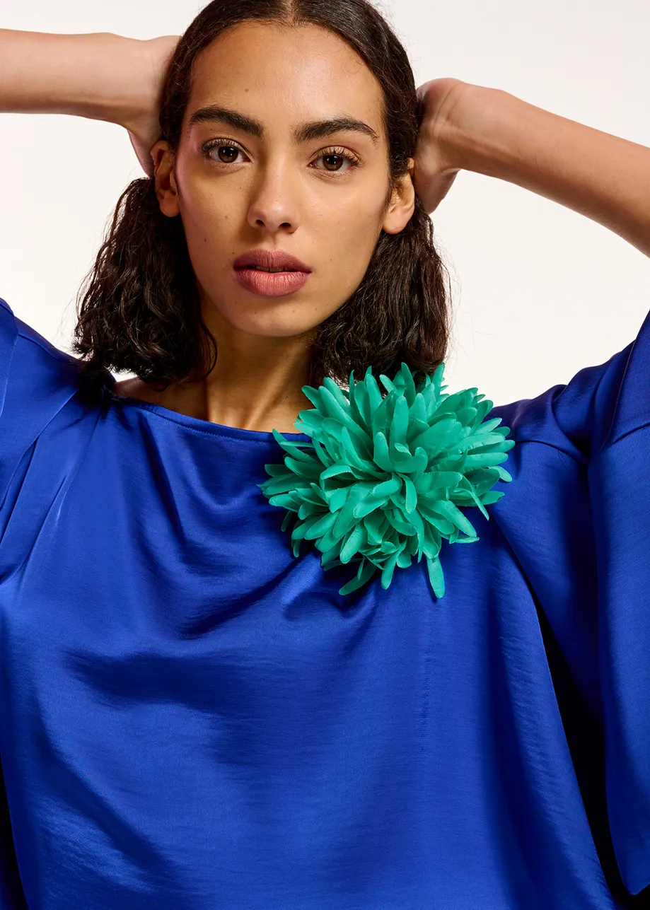 Turquoise flower-shaped brooch