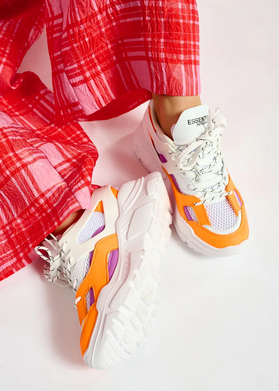 Witte, oranje en paarse sneakers met chunky zool