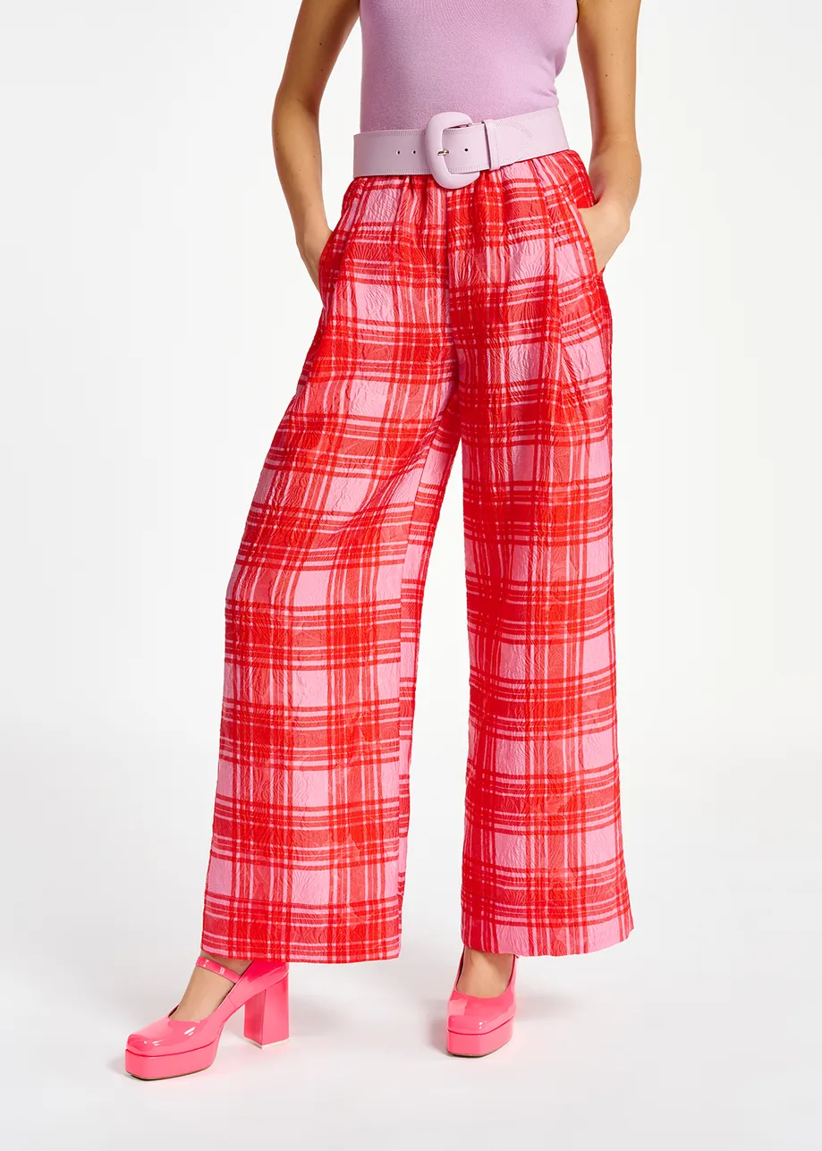 Wijde broek met roze en rood ruitjesmotief