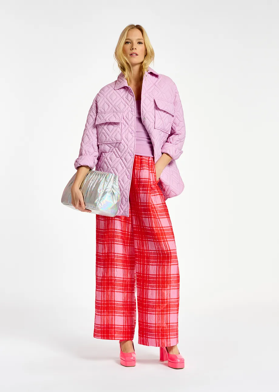 Wijde broek met roze en rood ruitjesmotief