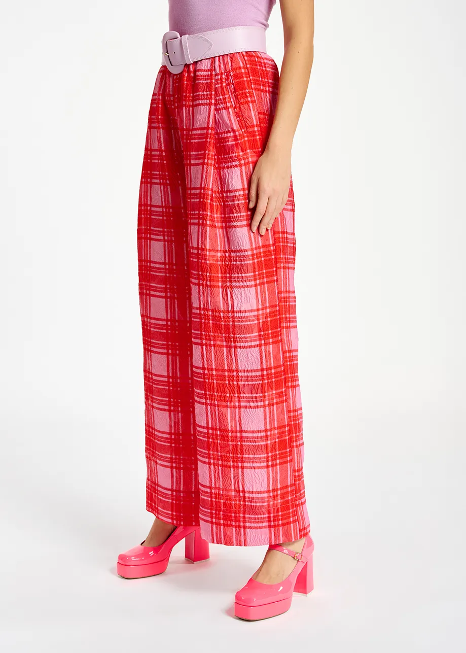 Wijde broek met roze en rood ruitjesmotief