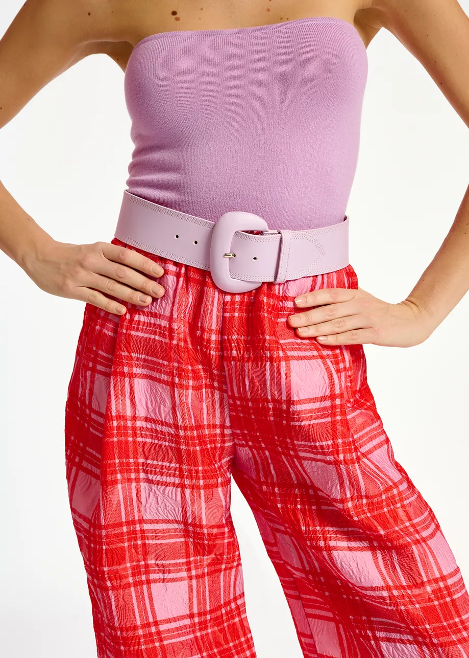 Wijde broek met roze en rood ruitjesmotief