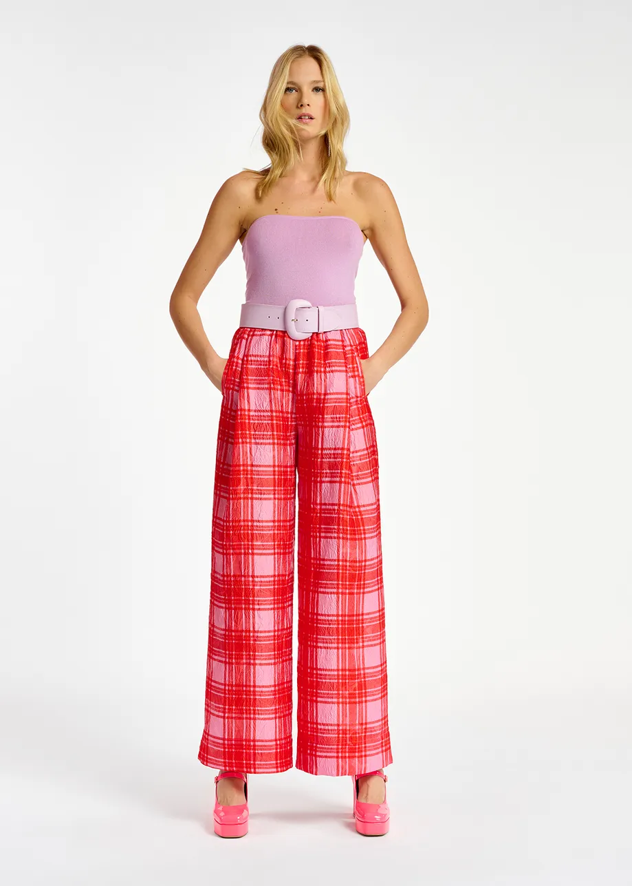 Wijde broek met roze en rood ruitjesmotief