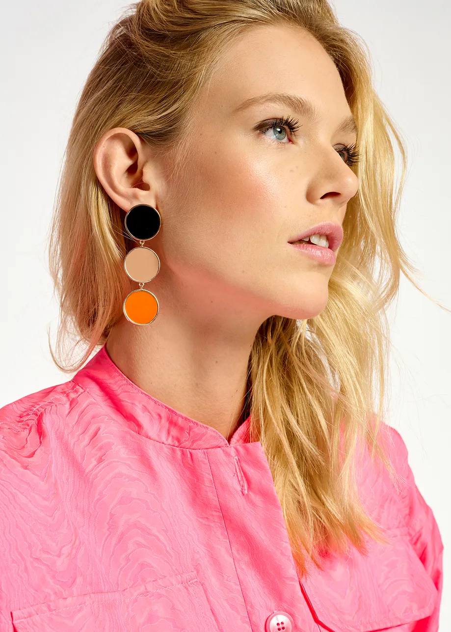 Oorbellen met zwarte, blauw en oranje schijven