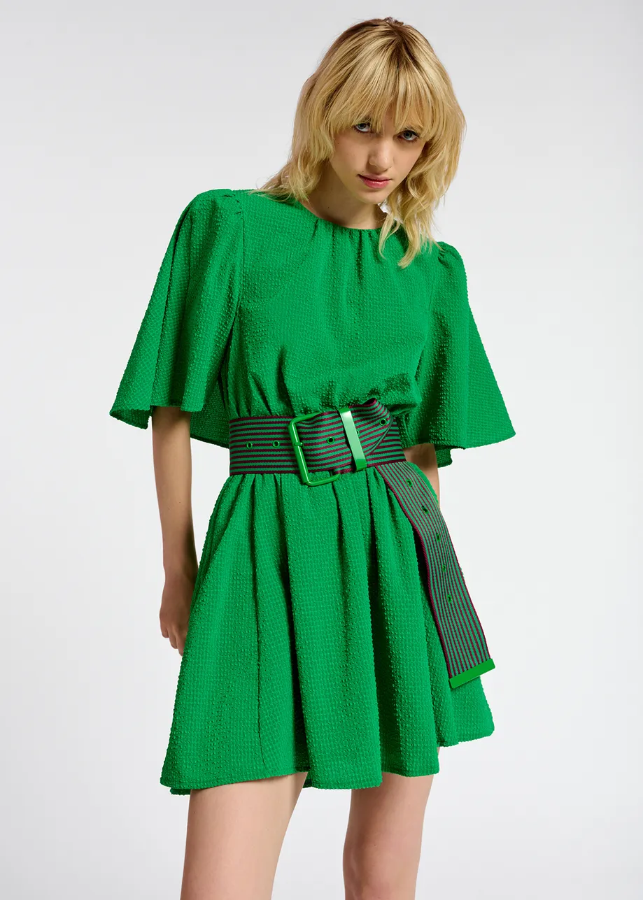 Groene mini-jurk met cape-mouwen