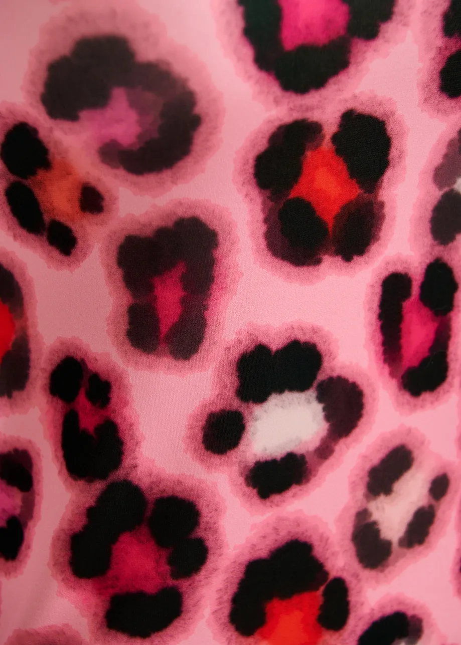 Pink T-shirt with multicolor leopard print
