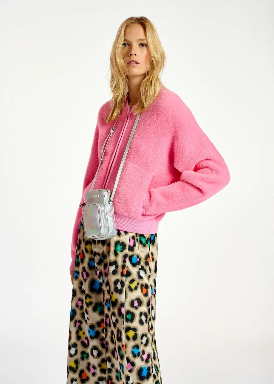 Blouson aviateur rose en tricot pelucheux
