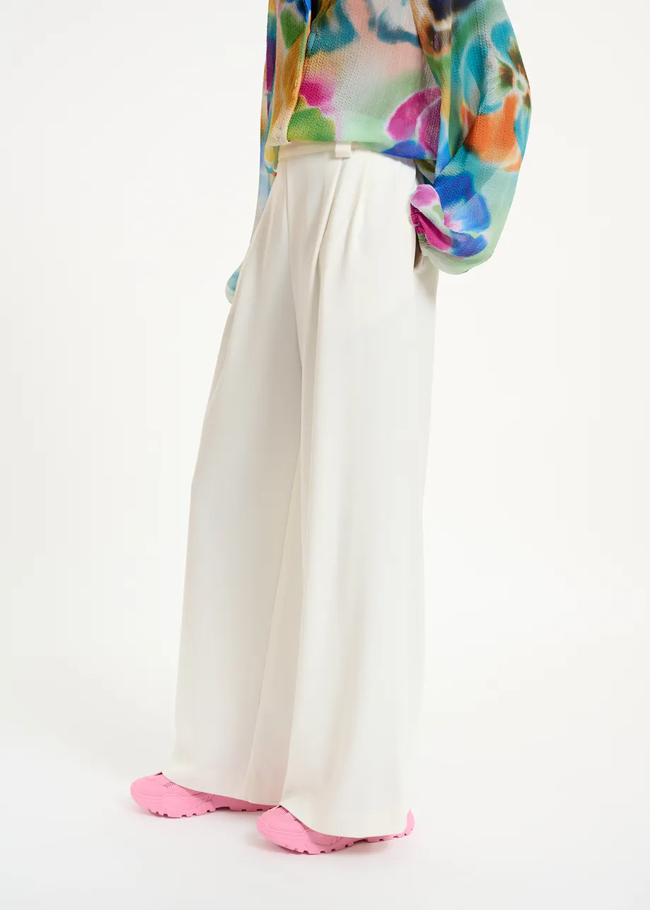 Pantalon blanc cassé à jambes larges