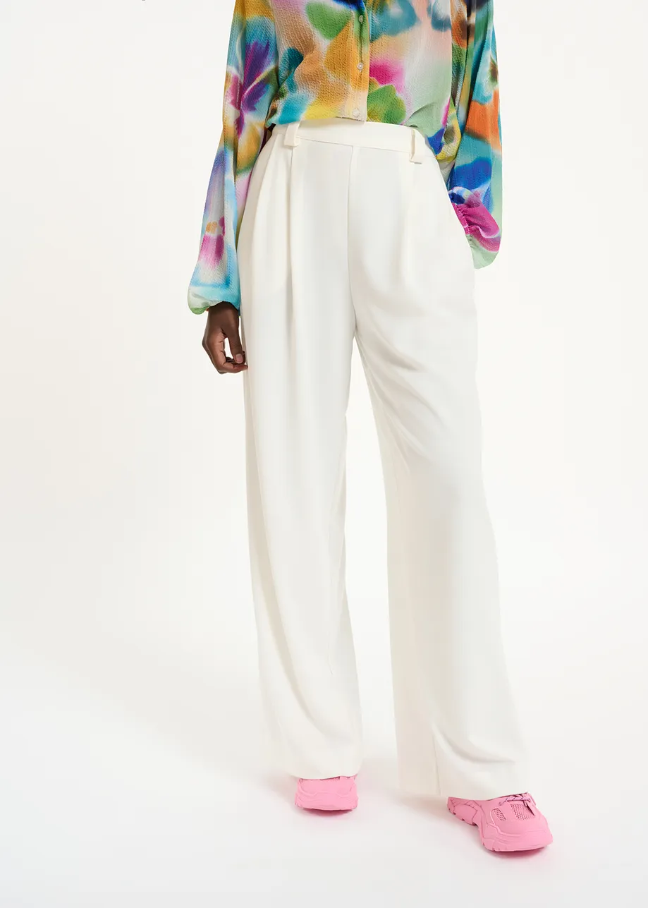 Pantalon blanc cassé à jambes larges