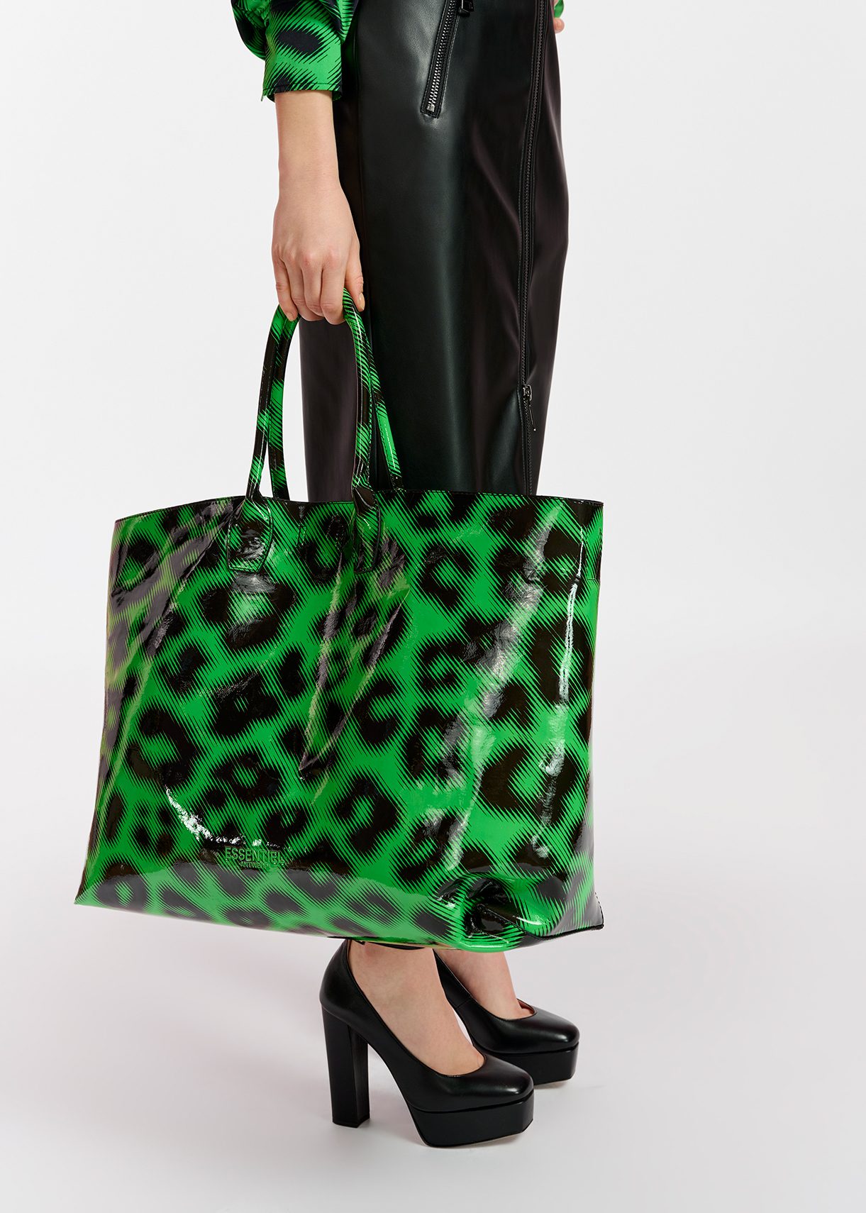 Green and black leopard-print shopper bag