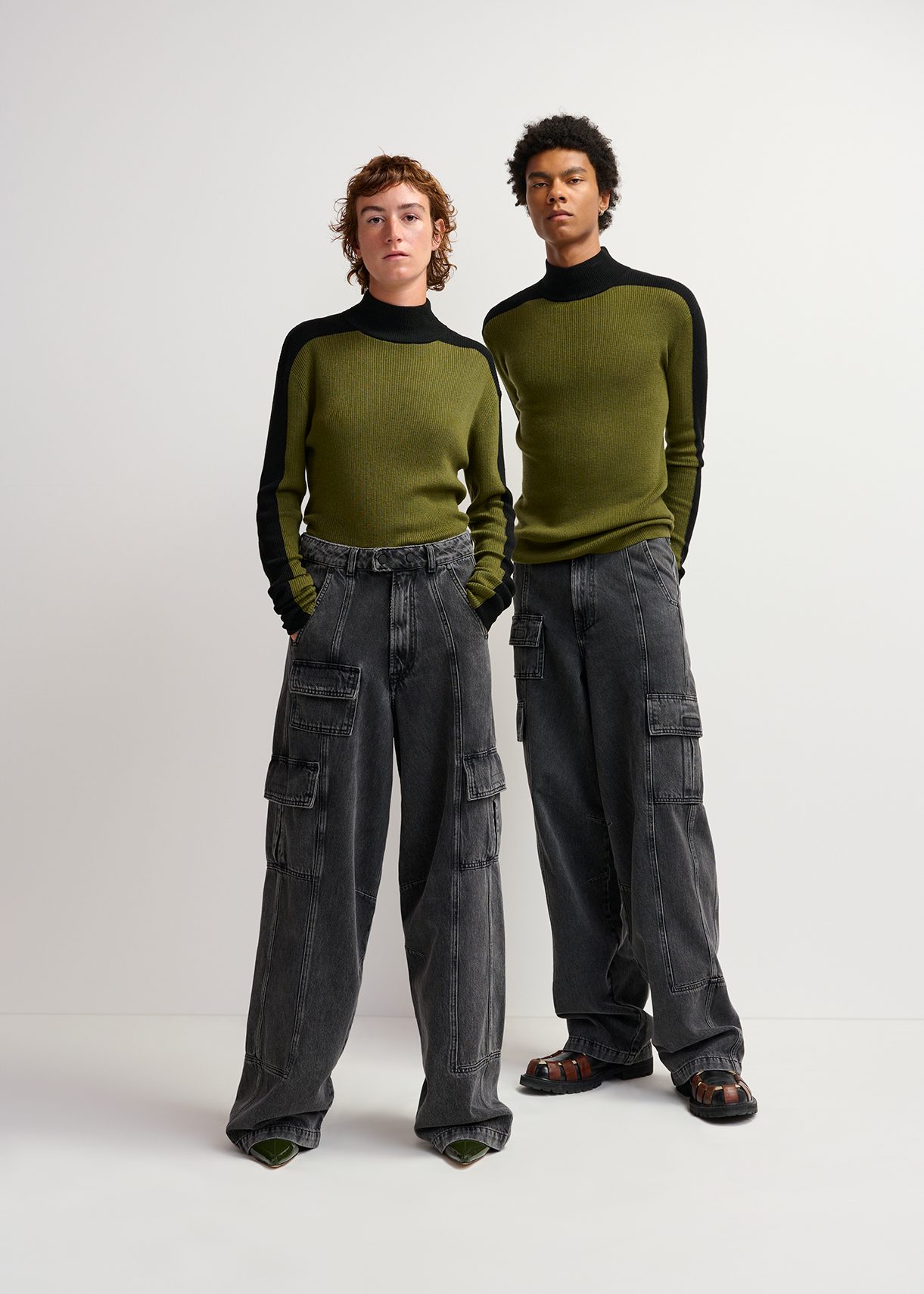 Black wide-leg cargo jeans | Essentiel Antwerp United States