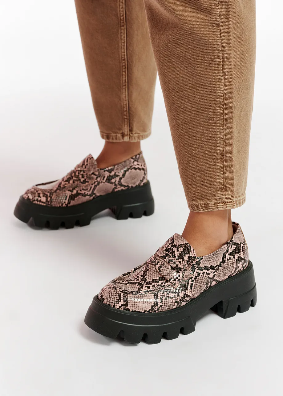 Richelieus à plateau en faux cuir motif serpent