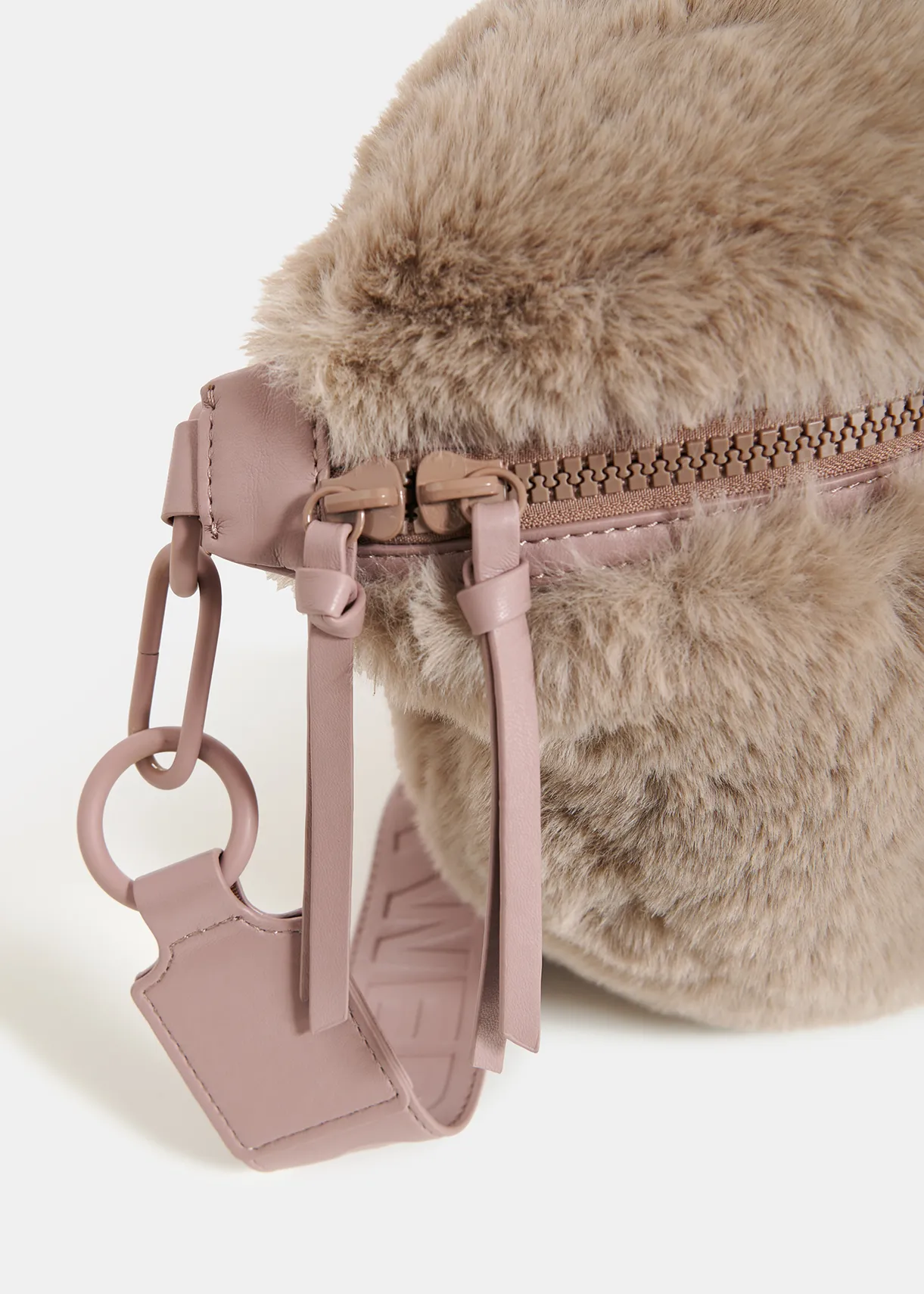 Beige faux fur large shoulder bag | United States Essentiel Antwerp