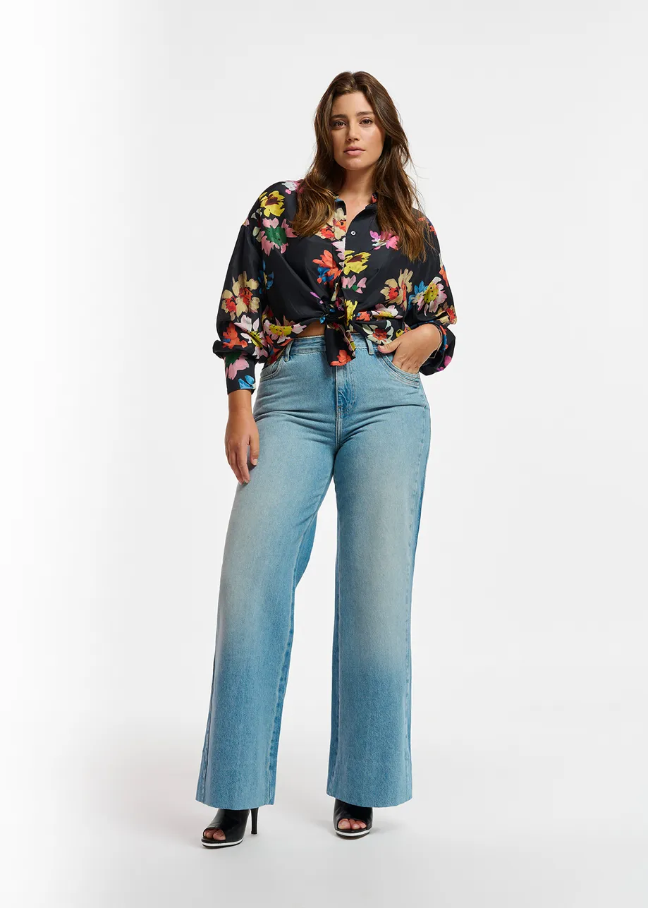 Straight-leg blue jeans