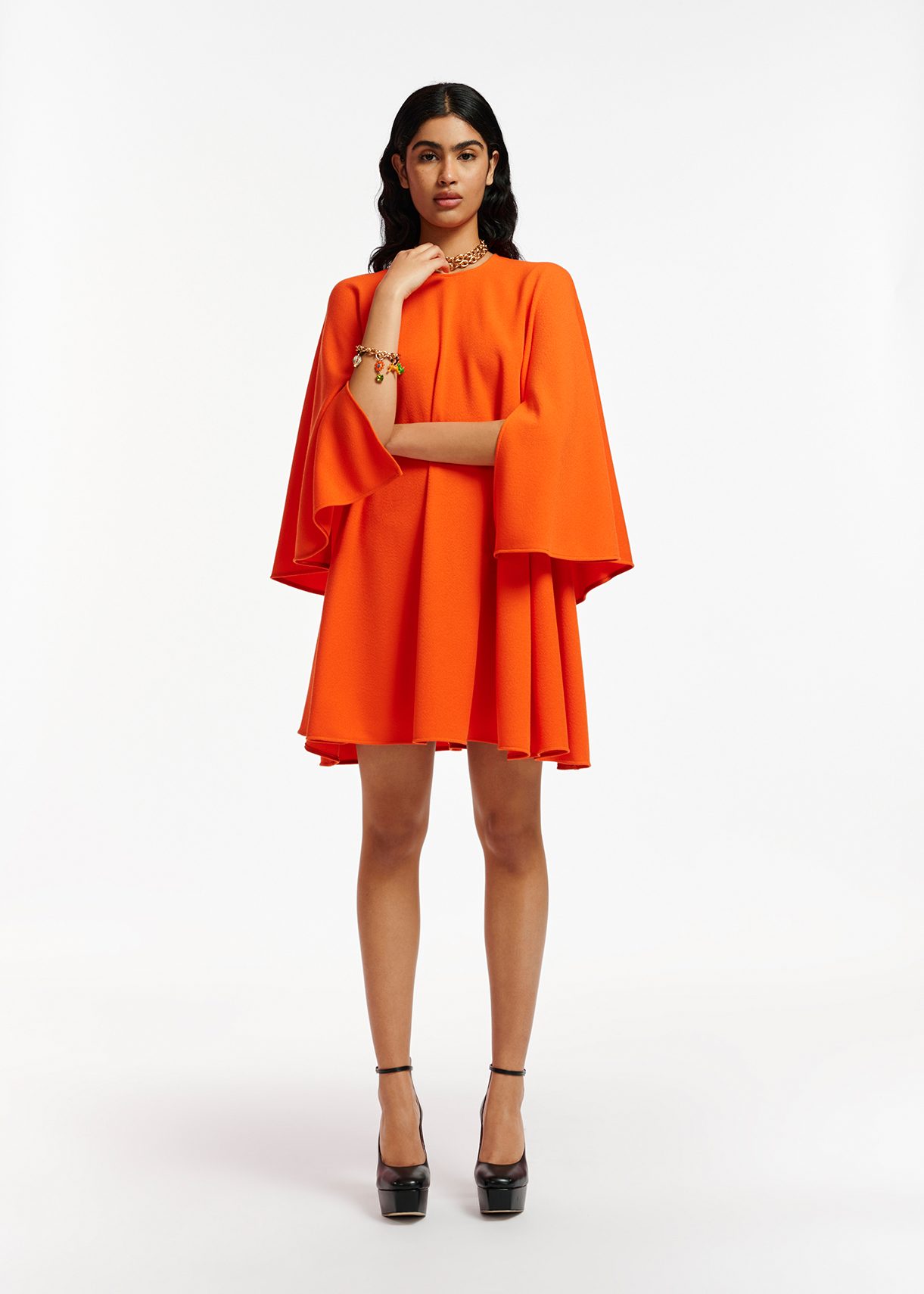 Orangefarbenes Minikleid in A Linie mit Cape hnlichen rmeln