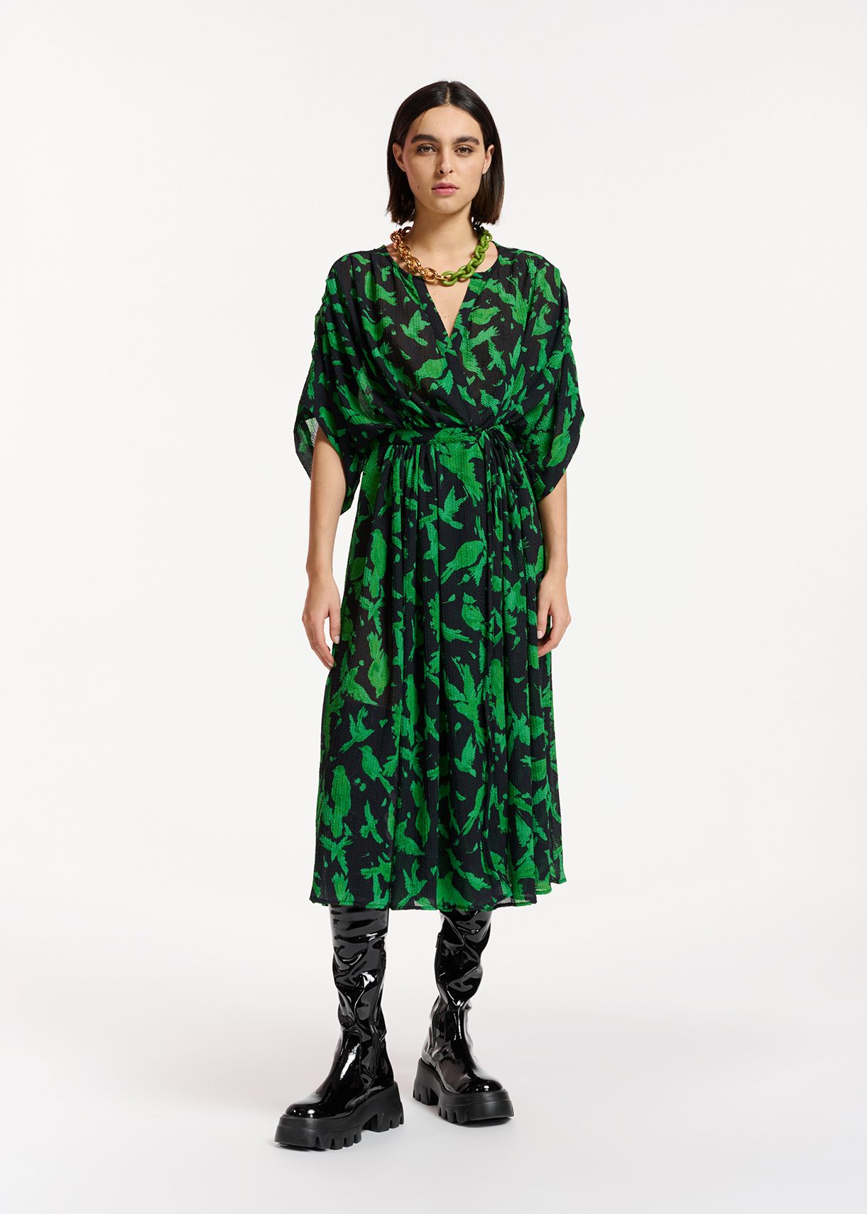 Robe midi portefeuille noire et verte Essentiel Antwerp France