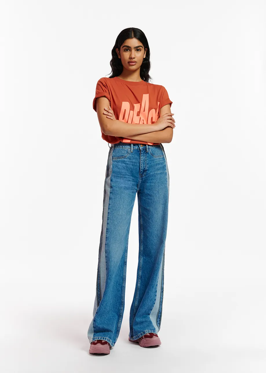 Straight-leg blue jeans with inside-out look