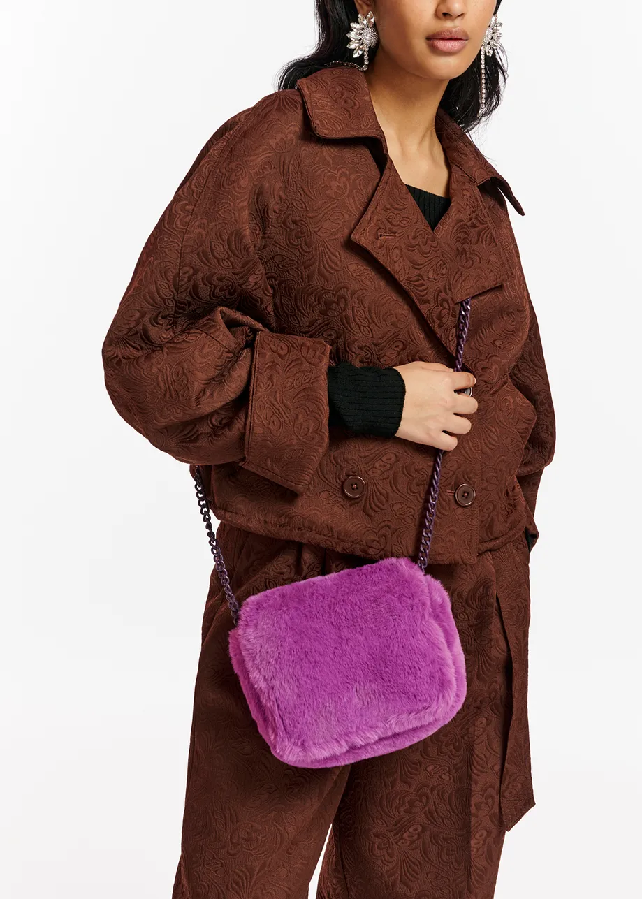 Petit sac à bandoulière en fausse fourrure pourpre