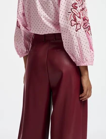 Pantalon en faux cuir bordeaux