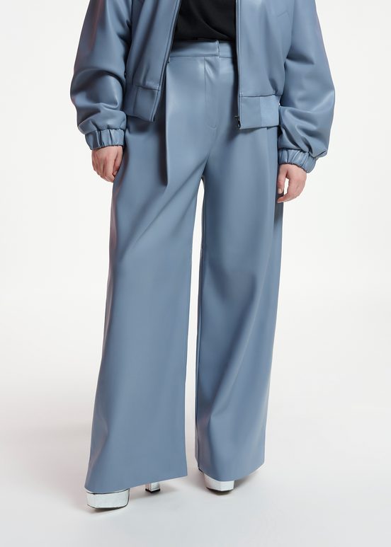 Pantalon en faux cuir bleu poudre