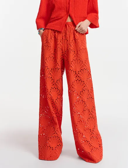 Pantalon rouge en broderie anglaise de coton