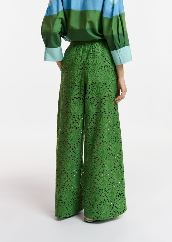 Groene katoenen broek in broderie anglaise