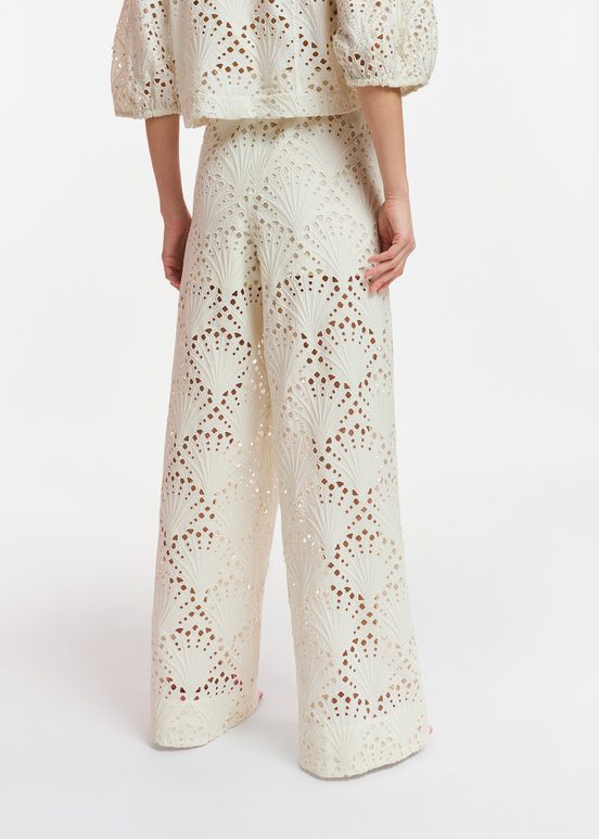 Pantalon blanc cassé en broderie anglaise de coton