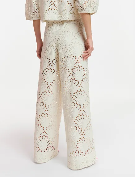 Pantalon blanc cassé en broderie anglaise de coton