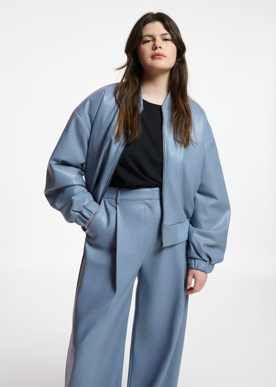 Blouson aviateur en faux cuir bleu poudre