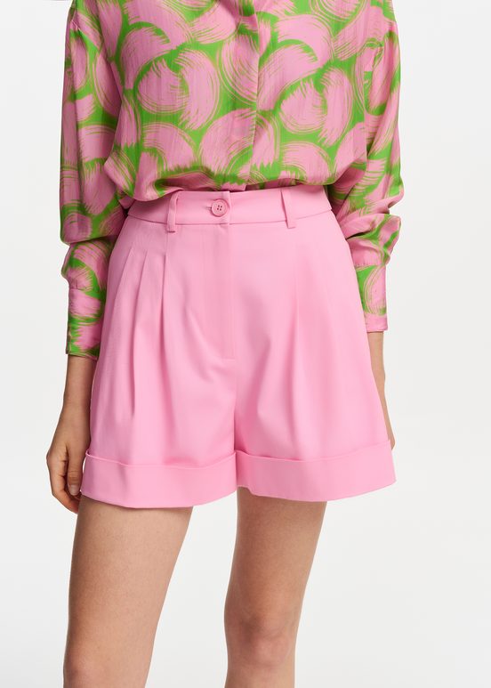 Roze short met brede pijpen