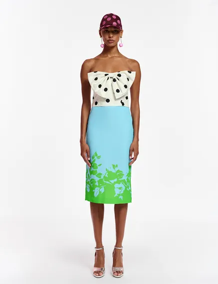 Blauwe en groene midirok met bloemenprint