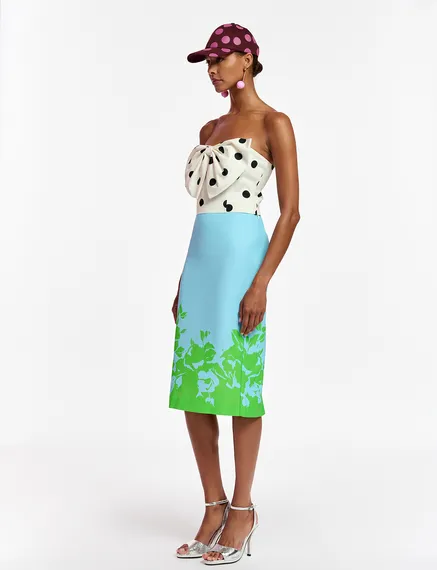 Blauwe en groene midirok met bloemenprint