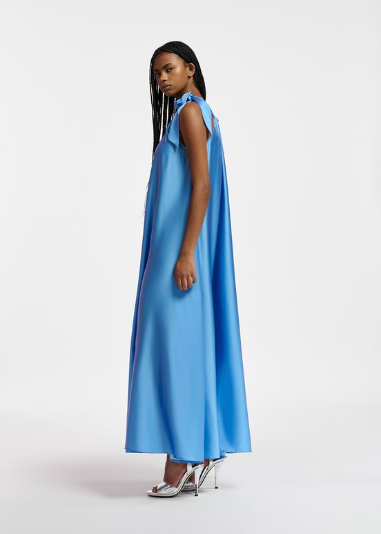 Robe maxi bleue à encolure américaine