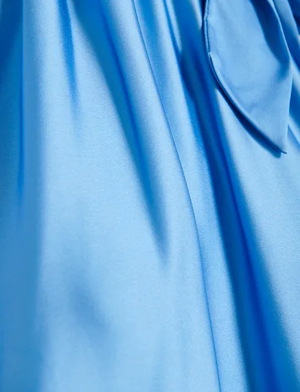 Robe maxi bleue à encolure américaine