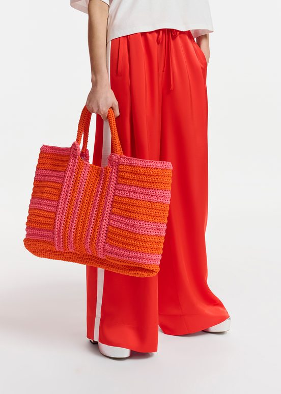 Roséfarbene und orangene, gehäkelte Shopper-Tasche