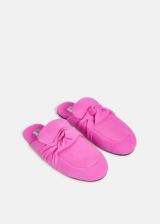 Roze suèdeleren slippers met knoopdetail