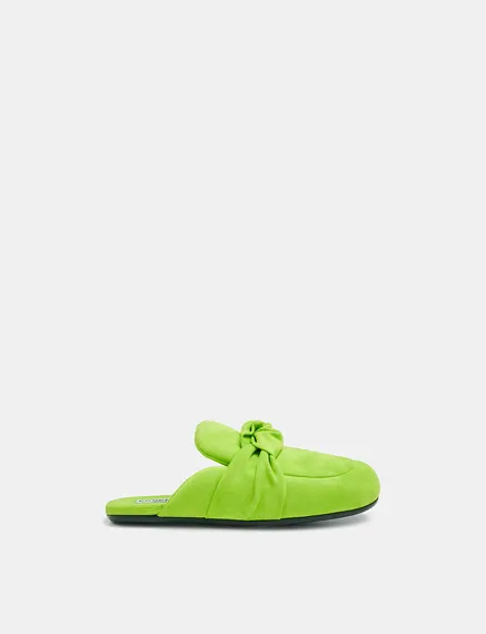 Groene faux suèdeleer slippers met knoopdetail