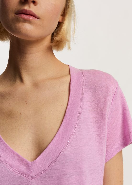 Light pink linen V-neck T-shirt