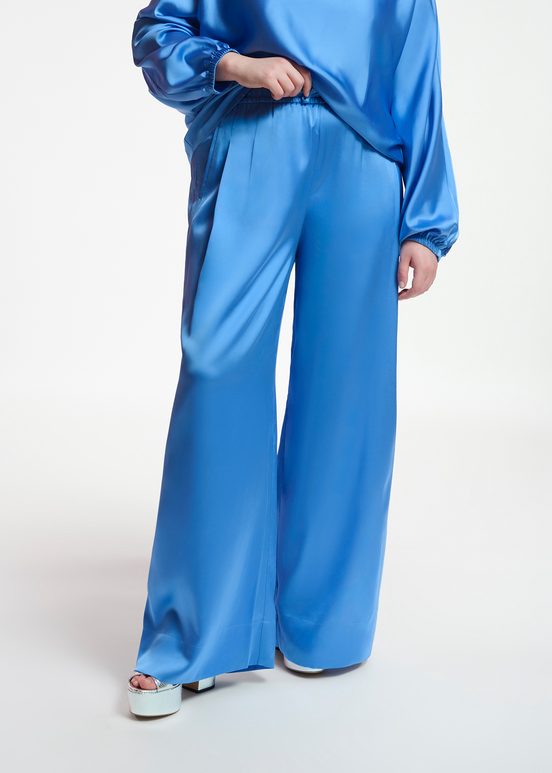 Blauwe broek met brede pijpen