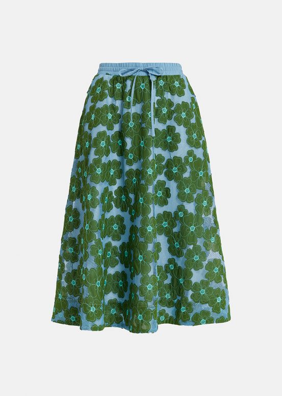 Blauwe en groene midirok met geborduurde bloemen