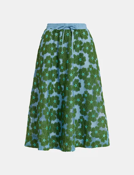 Blauwe en groene midirok met geborduurde bloemen