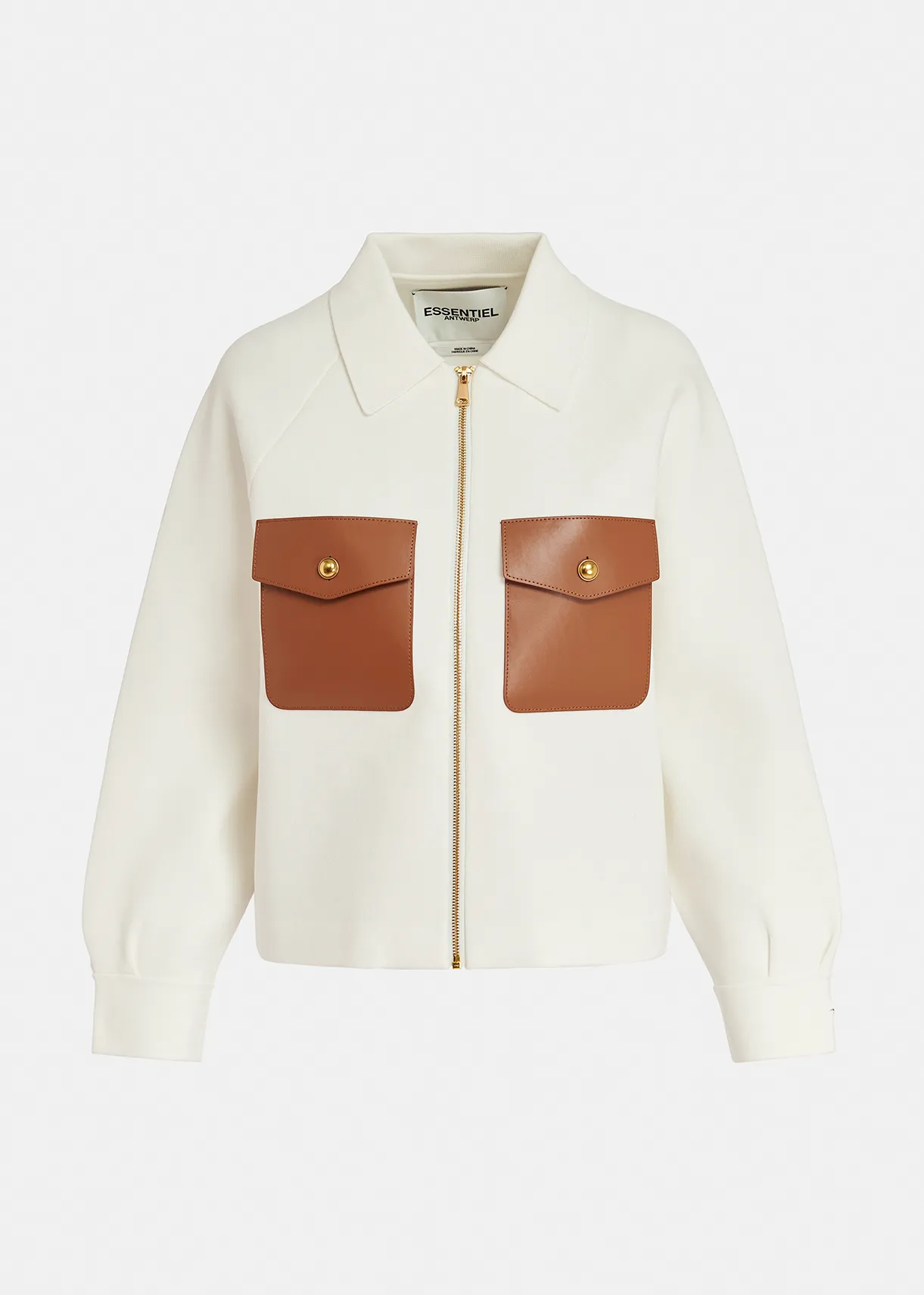 Veste en tricot blanc cassé à poches plaquées en faux cuir | Essentiel Antwerp France