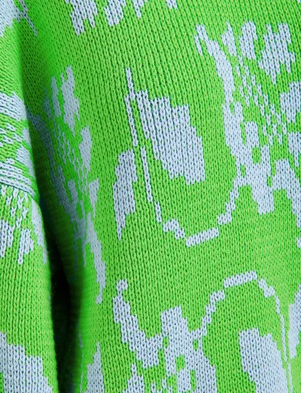 Groene en lichtblauwe trui in bloemenjacquard