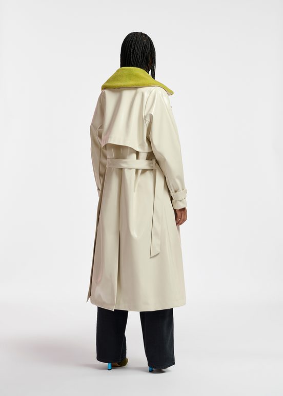 Manteau en faux cuir verni écru