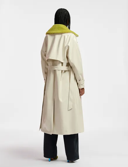 Manteau en faux cuir verni écru