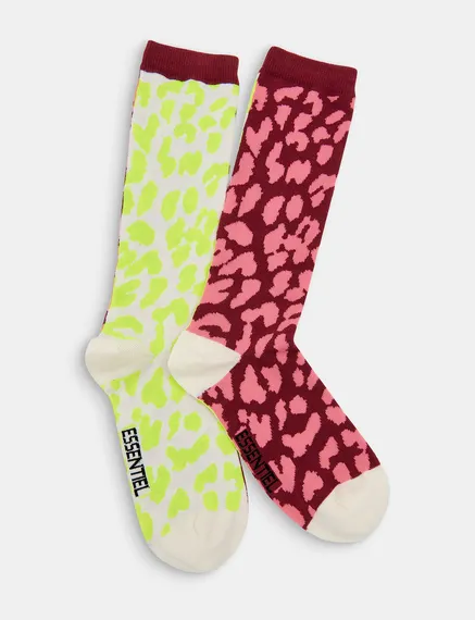 Off-white, burgundy and neon yellow leopard-motif socks