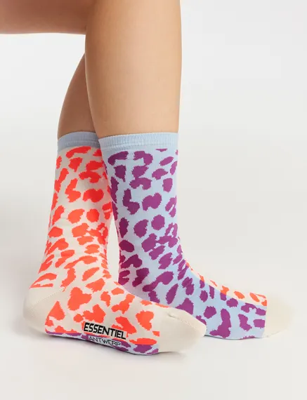 Off-white, light blue and orange leopard-motif socks