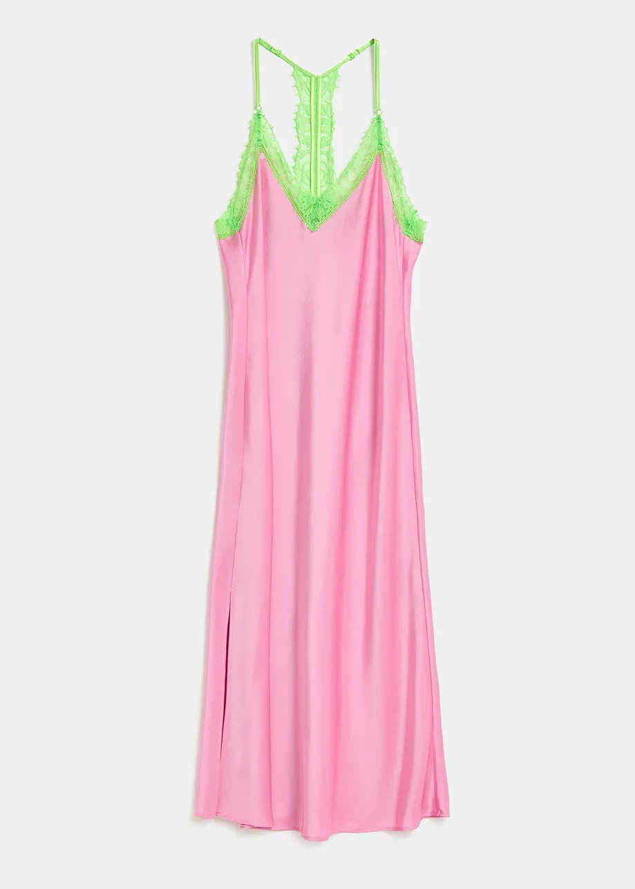 Robe caraco rose clair avec bords en dentelle vert fluo