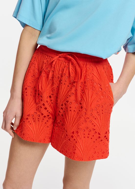 Short en broderie anglaise de coton rouge