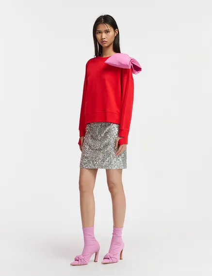 Sweatshirt rouge avec nœud rose